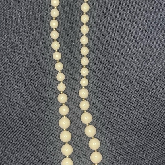 Elegant White Pearl Necklace X2 - Picture 3 of 3